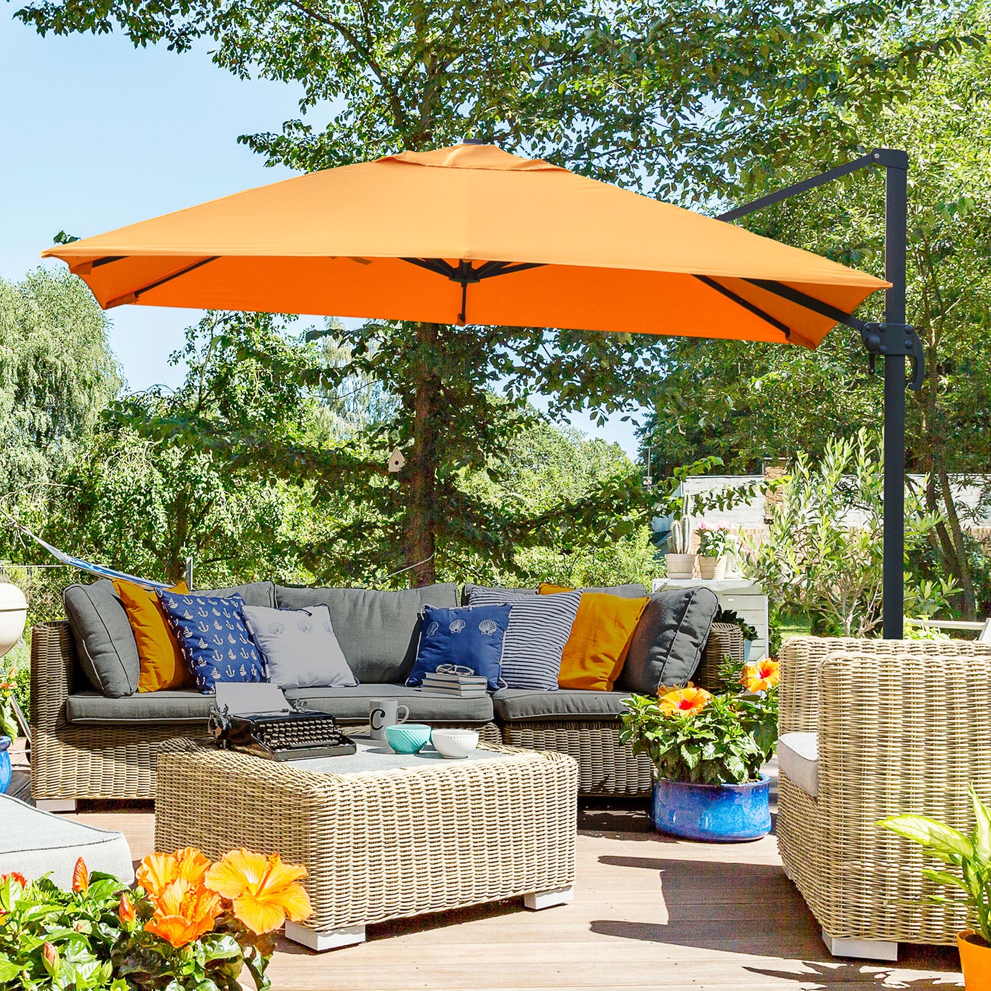 Outsunny 9.7x9.7ft Cantilever Umbrella Rotatable Square Top Market Parasol with 4 Adjustable Angle for Backyard Patio Outdoor Area Orange