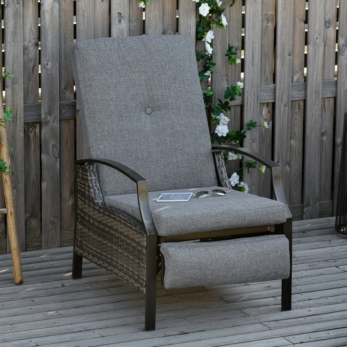 Outsunny Rattan Adjustable Recliner Chair with Hand-Woven All-Weather Wicker for Patio, Outdoor, Garden, Poolside, Grey